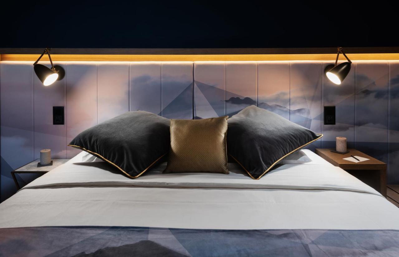 Signature Room,1661126314:JPEG